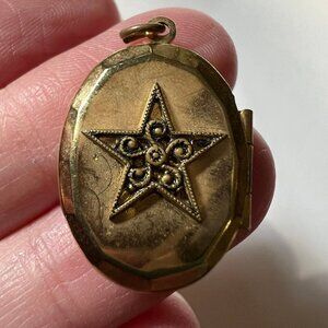 Vintage Oval Locket Gold Tone Star Design